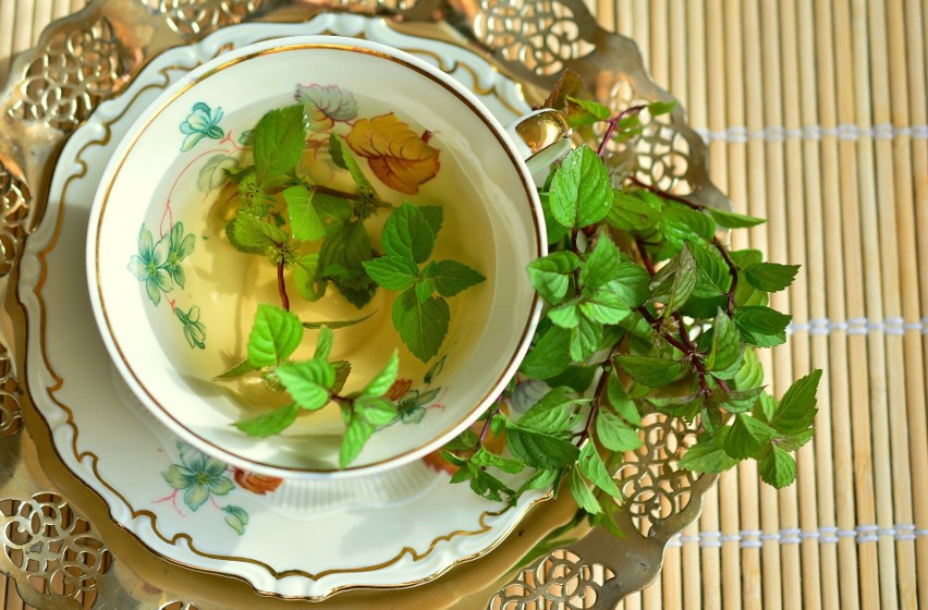 Regularne spożywanie zielonej herbaty może poprawić wygląd...