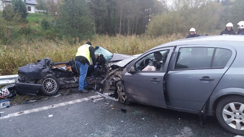 Tragiczne zderzenie BMW i opla w Jaworniku. Zginęły trzy osoby [ZDJĘCIA]