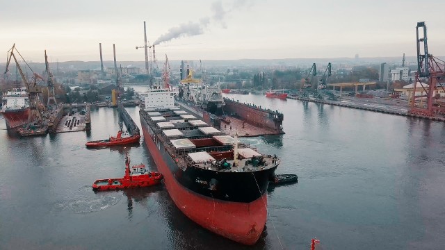 Masowiec PŻM Jawor podczas remontu w Gdańskiej Stoczni „Remontowa”