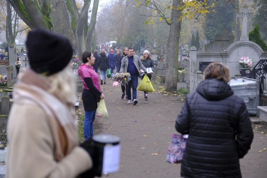 1 listopada na toruńskich cmentarzach