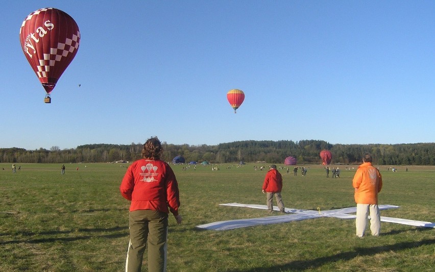 Na lotnisku w Lisich Kątach, podczas zawodów balonowych