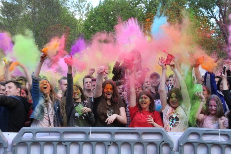 Święto kolorów w dąbrowskim Parku Hallera