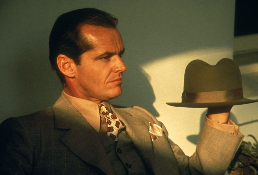 Los Angeles, 1937 rok. Prywatny detektyw dostaje zlecenie od...
