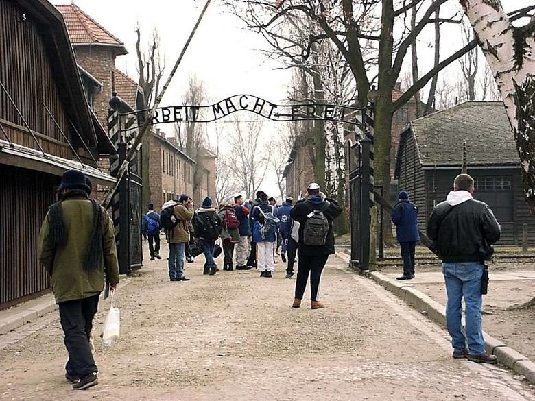 5. Muzeum Auschwitz – Birkenau w Oświęcimiu - były niemiecki...