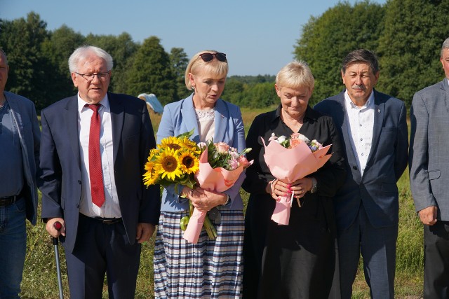 Od lewej: Stefan Bernaciak - starosta zwoleński, Anna Kwiecień - poseł na sejm RP, Teresa Pancerz-Pyrka - wójt gminy Kazanów oraz Waldemar Urbański - wicestarosta.