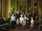 Elżbieta II kończy 90 lat. Królowa pozowała słynnej Annie Leibowitz [ZDJĘCIA]