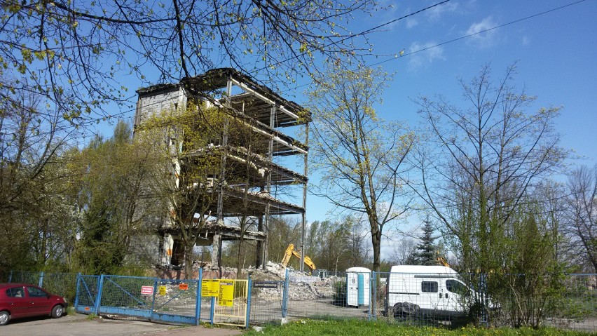 Dąbrowa Górnicza: została już mała część budynku OHP ZDJĘCIA