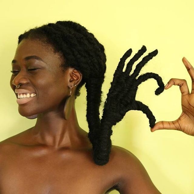 Czyste szaleństwo! Zobacz, co afrykańska artystka robi ze swoich włosów!
