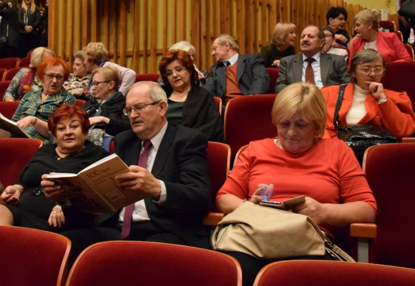 Sto lat Zespołu Szkół Ekonomicznych w Radomiu. Przemarsz ulicami miasta, wielka gala, spotkanie i bal absolwentów - tak świętował "ekonomik"