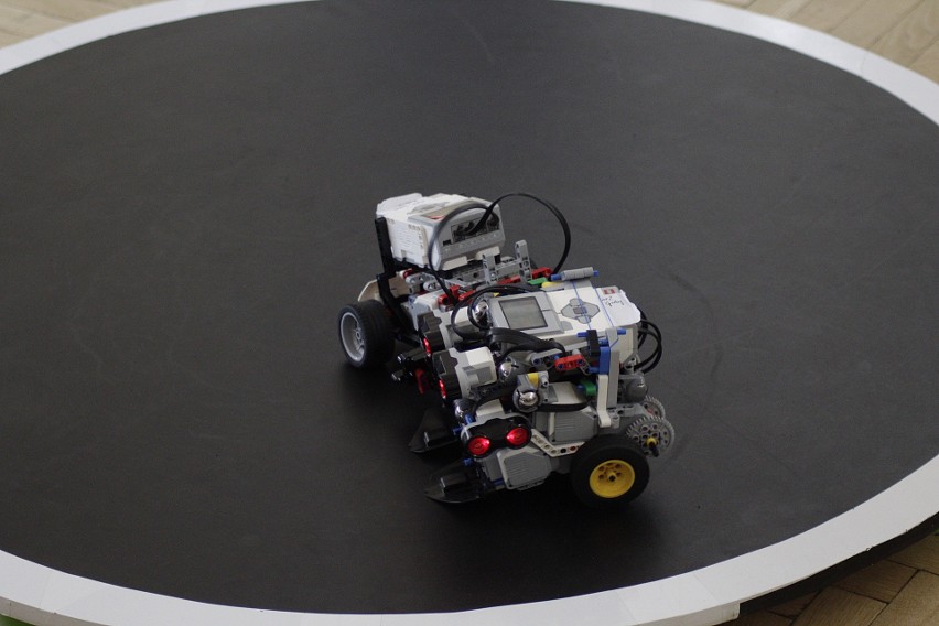Roboty i ich konstruktorzy rywalizowali w słupskim Elektryku (zdjęcia)