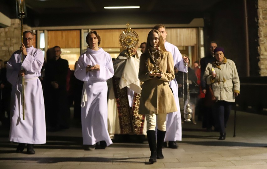 Uroczysta msza święta i procesja z relikwiami błogosławionego Carlo Acutisa w parafii świętego Józefa Robotnika w Kielcach 