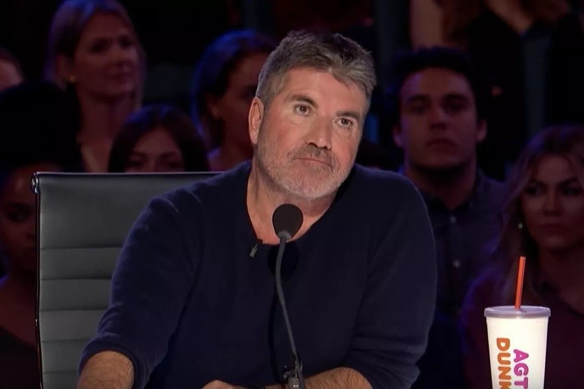 "America’s Got Talent". Simon Cowell z amerykańskiej edycji "Mam Talent" złamał kręgosłup!