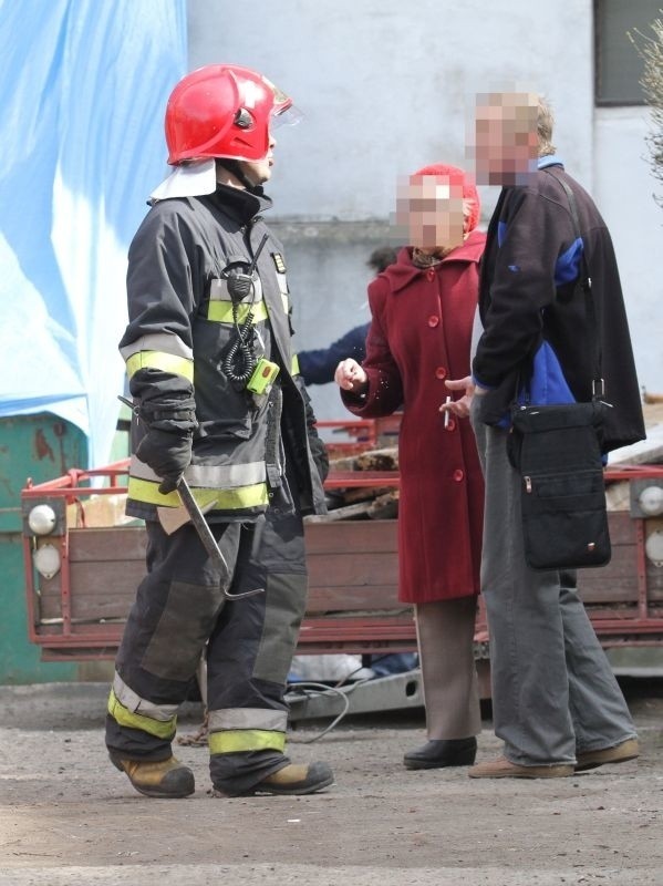 Wrocław: Straż pożarna znalazła martwą kobietę w mieszkaniu przy ul. Dąbrowskiego (ZDJĘCIA)