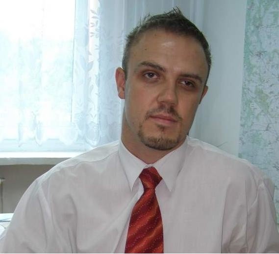 Damian Piątek jest zastępcą dyrektora Powiatowego Urzędu Pracy. Pracuje na tym stanowisku od pięciu lat. Jest głogowianinem, ma 30 lat. (Fot. Tomasz Krzymiński)