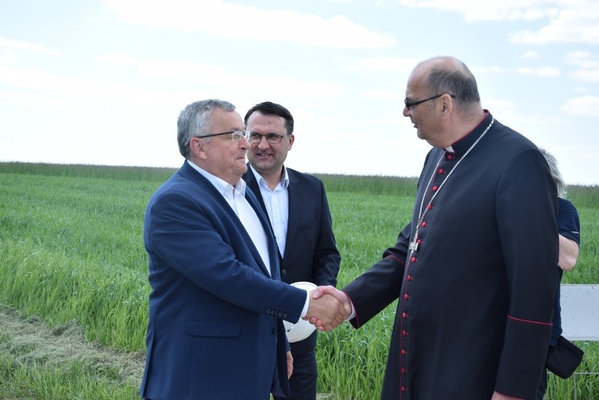 Zaczęli budowę drogi łączącej dwie gminy Jerzmanowice-Przeginię z Sułoszową. Mieszkańcy prosili o nią długie lata