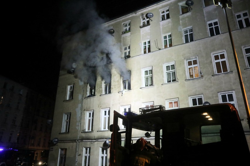 Pożar kamienicy w centrum Wrocławia. Ewakuowano ok. 50 mieszkańców [ZDJĘCIA]