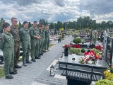 It is the fifth anniversary of the death of a pilot from the base at Malborg.  Soldiers visit Captain's grave and memorial sites.  Drink Krzysztof Sobański