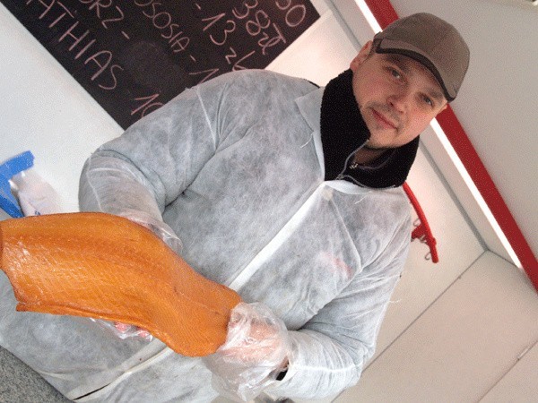 &#8211; Tuńczyk jest dobry dla osób, które nie mogą jeść tłustych ryb &#8211; powiedział nam Piotr Siewierski, który wczoraj na targu sprzedawal ryby. 