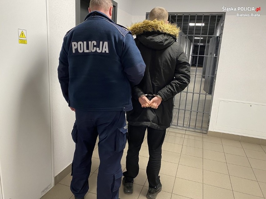 Bielsko-Biała: Pasażer autobusu MZK pchnięty nożem przez 19-latka. Poważnie ranny trafił do szpitala