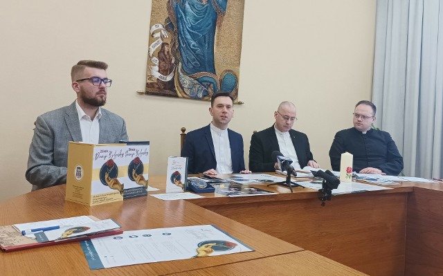 O programie centralnych obchodów 20-lecia Diecezji Bydgoskiej, które odbędą się 6-8 kwietnia, poinformowali przedstawiciele komitetu organizacyjnego podczas konferencji prasowej w Centrum Edukacyjno-Formacyjnym przy ul. Grodzkiej.