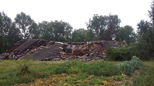 W Probołowicach został zniszczony na szczęście tylko jeden budynek. Wichura niemal zrównała go z powierzchnią ziemi.