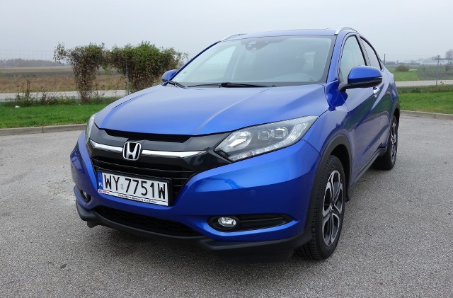 Honda HR-V - testW latach 1999 – 2006 Honda produkowała już model, który był oznaczony symbolem HR-V. Według dzisiejszych kryteriów był to samochód typu crossover.Wtedy jednak nie było jeszcze mody na takie pojazdy. Tymczasem dziś co trzeci sprzedawany w Europie samochód jest właśnie crossoverem bądź SUV-em. fot. Ryszard M. Perczak