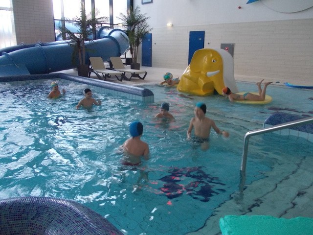 Cześć uczniów z Rzucowa miała okazję wyjechać na basen do Radomia.