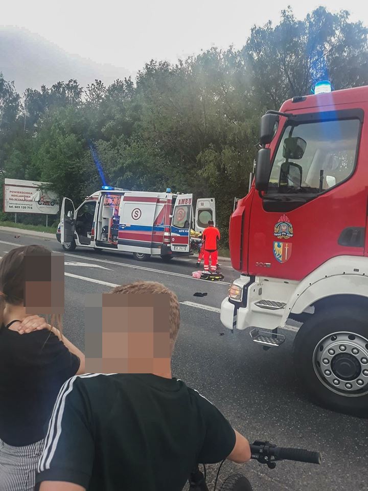 Koszmarny wypadek w Żorach: Rozpędzony motocyklista potrącił...