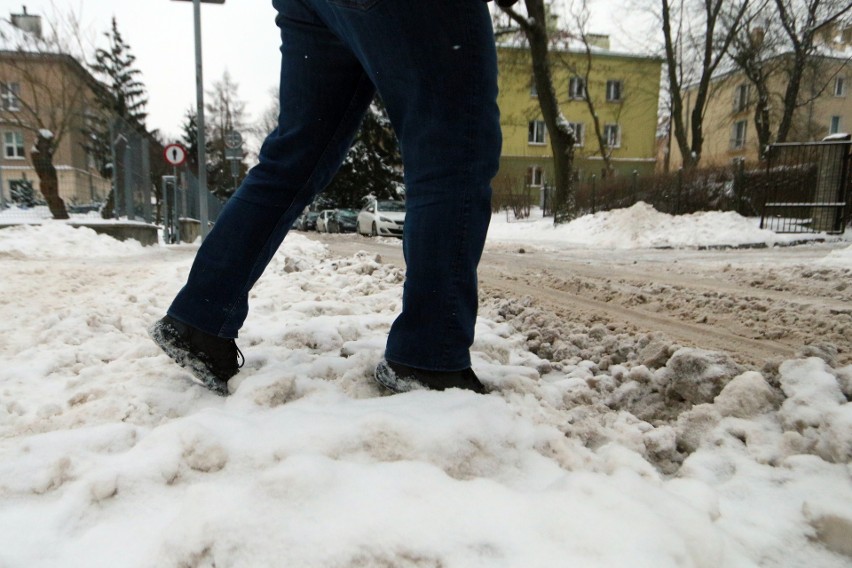 Lublin: Tu pług przyjeżdża najpóźniej. – Doprosić się odśnieżenia? To graniczy z cudem – mówią mieszkańcy