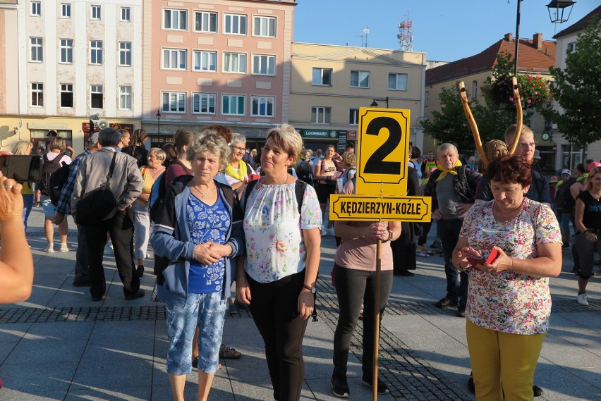 Na Jasną Górę zmierzają pątnicy z Wielu miast regionu.