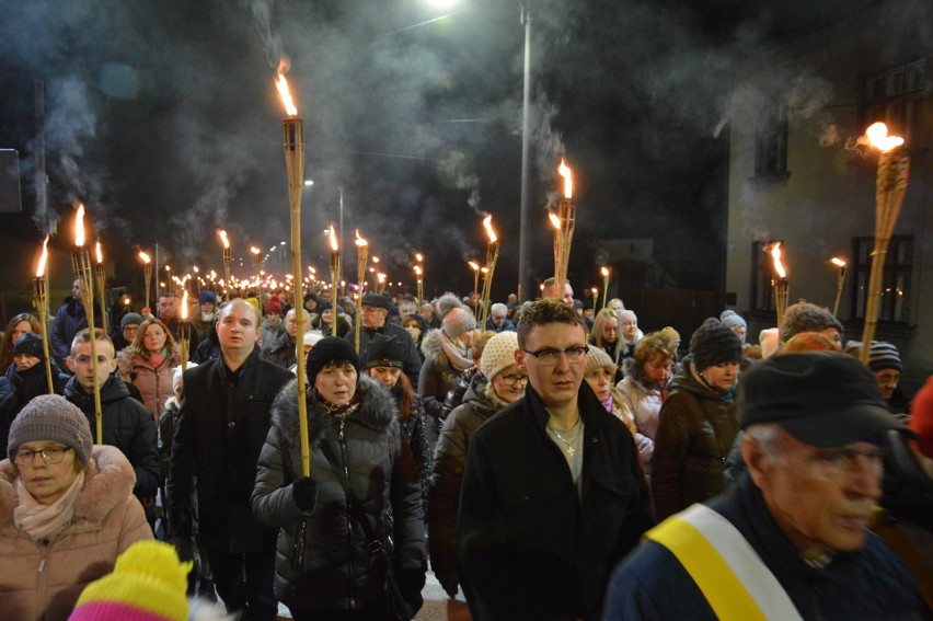 Droga krzyżowa ulicami Tomaszowa Mazowieckiego. Tłumy...