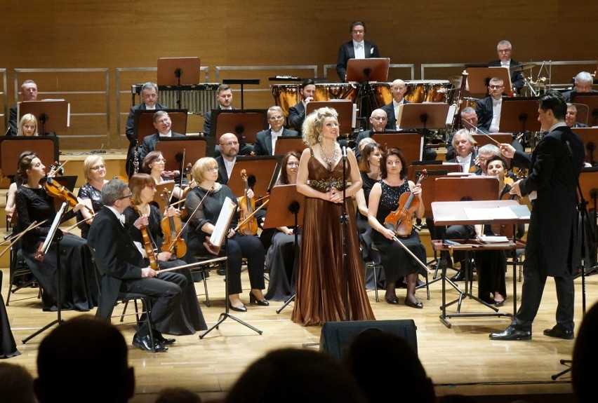 Nina Nowak zaśpiewała w Filharmonii Podkarpackiej. Gromkie brawa i owacje dla śpiewaczki pochodzącej z Podkarpacia [ZDJĘCIA]