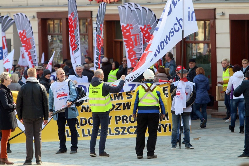 Pikieta „Solidarności" w centrum Lublina. Związkowcy walczą m.in. o podwyżki. Zobacz zdjęcia i wideo 