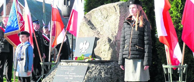 Oficjalne obchody Narodowego Święta Niepodległości we Włoszczowie odbyły się tradycyjnie przy pomniku na placu Konstytucji 3 Maja, gdzie wartę honorową trzymali harcerze.