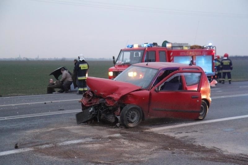 Wypadek na trasie Środa Śląska - Wrocław. Zderzyły się dwa auta. Droga była zablokowana (ZDJĘCIA)
