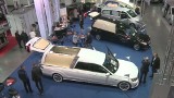 Luksusowe karawany na targach pogrzebowych w Poznaniu [video]