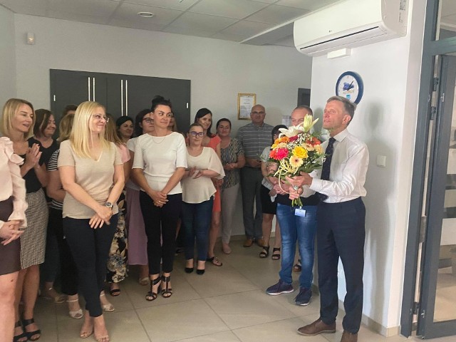 Burmistrz Sędziszowa Wacław Szarek z jednomyślnym wotum zaufania i absolutorium za wykonanie budżetu. Były kwiaty i podziękowania.