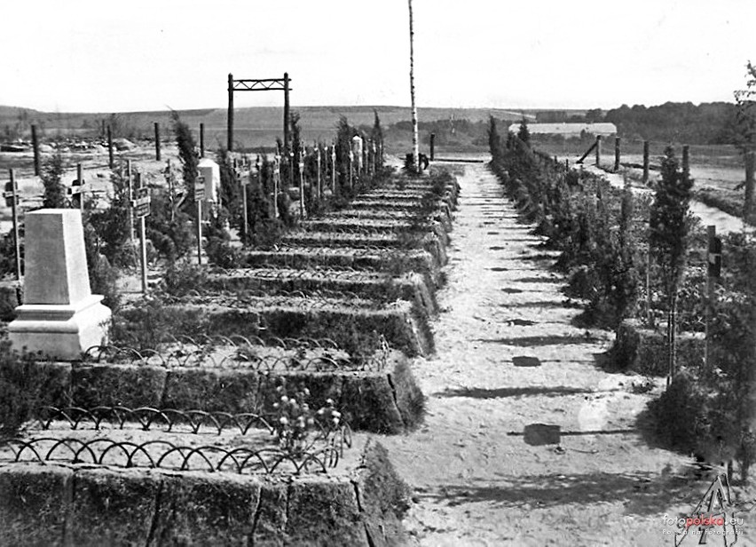 1915 , Mogiły na Cmentarzu Wojennym Podklasztorze.