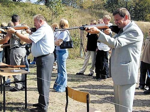 Starosta Białobrzeski i burmistrz Parciński strzelają do jednej tarczy?