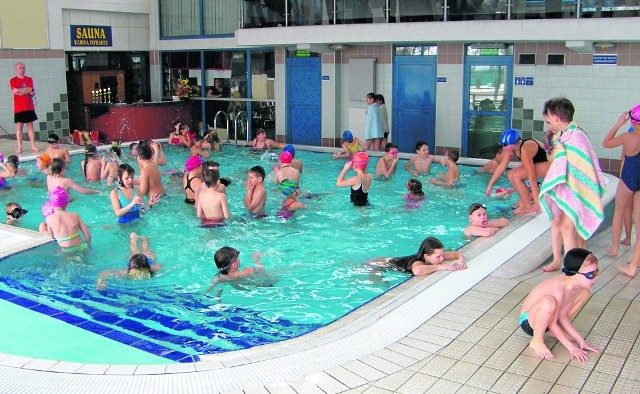 Rocznie z brzeskiej pływalni korzysta ponad sto tysięcy osób.