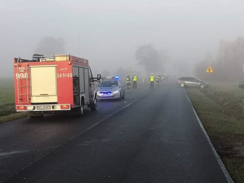 Gmina Troszyn. Wypadek na trasie pomiędzy Zamościem a Suskiem Nowym. Auto dachowało. 17.11.2019