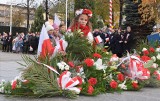 Wielka patriotyczna manifestacja w Oświęcimiu. Biało-czerwony marsz przeszedł ulicami Starego Miasta pod Grób Nieznanego Żołnierza [ZDJĘCIA]