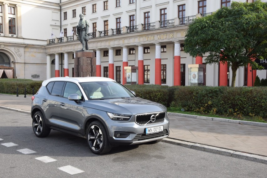 Volvo XC40...