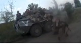 Rosjanie uciekają w panice przed ukraińskim ostrzałem w okolicach Chersonia - WIDEO