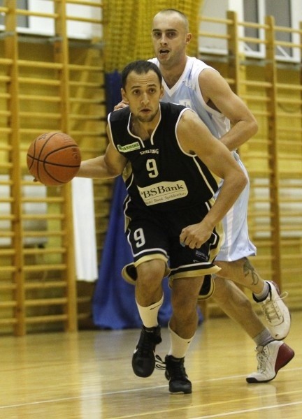 Kamil Piechucki, playmaker MOSiR-u, debiutował w naszym zespole.