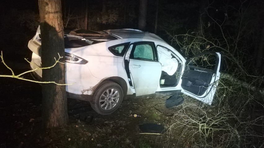 Dąbrowy. Wypadek Na Drodze Do Myszyńca. Przyczyną Nadmierna Prędkość | Tygodnik Ostrołęcki