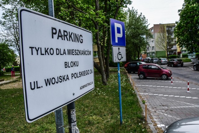 Prywatne miejsca do parkowania tak naprawdę zostały stworzone w czynie społecznym i za pieniądze wszystkich spółdzielców - twierdzi pan Andrzej z Kapuścisk.