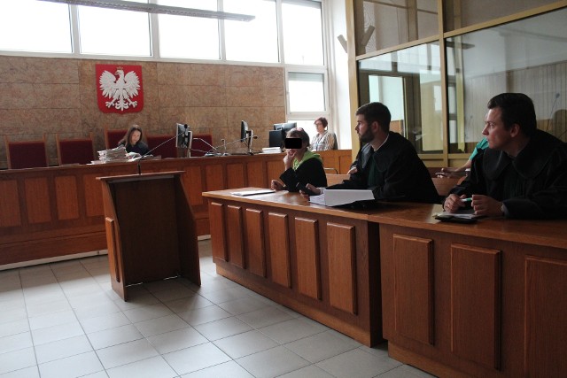 Oskarżona Beata B-L. na sali rozpraw krakowskiego sądu. Prokurator chce dla niej 6 lat i 6 miesięcy więzienia