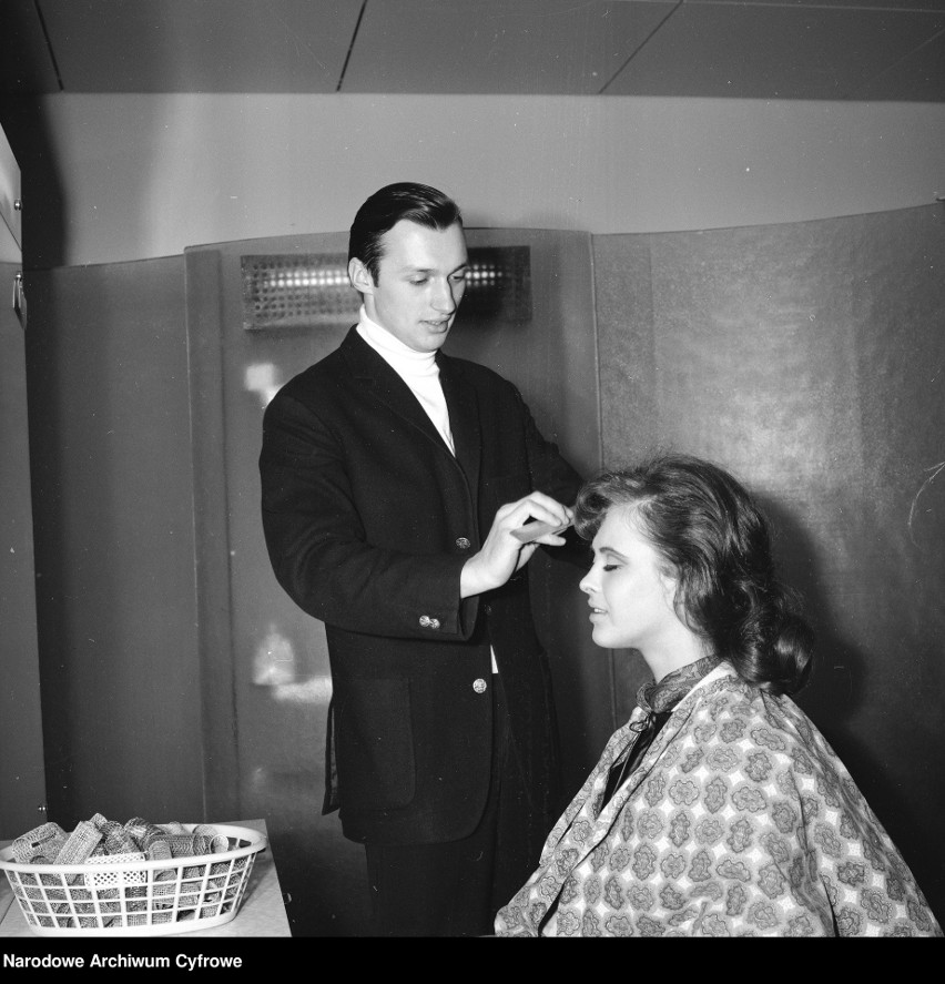 Salony fryzjerskie i kosmetyczne w PRL-u były skromne, ale praktyczne. Zobacz, jak wyglądały kilkadziesiąt lat temu! Tak dbano o urodę