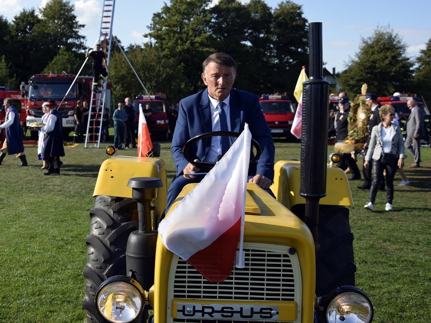 W niedzielę w Tuchomiu odbyły się gminne dożynki. Zapraszamy...